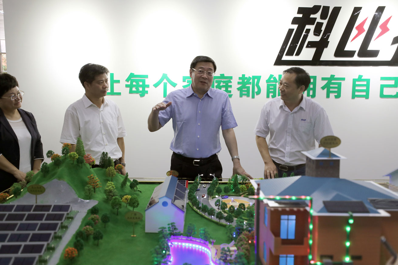 杜书记调研荣耀体育游戏平台.jpg