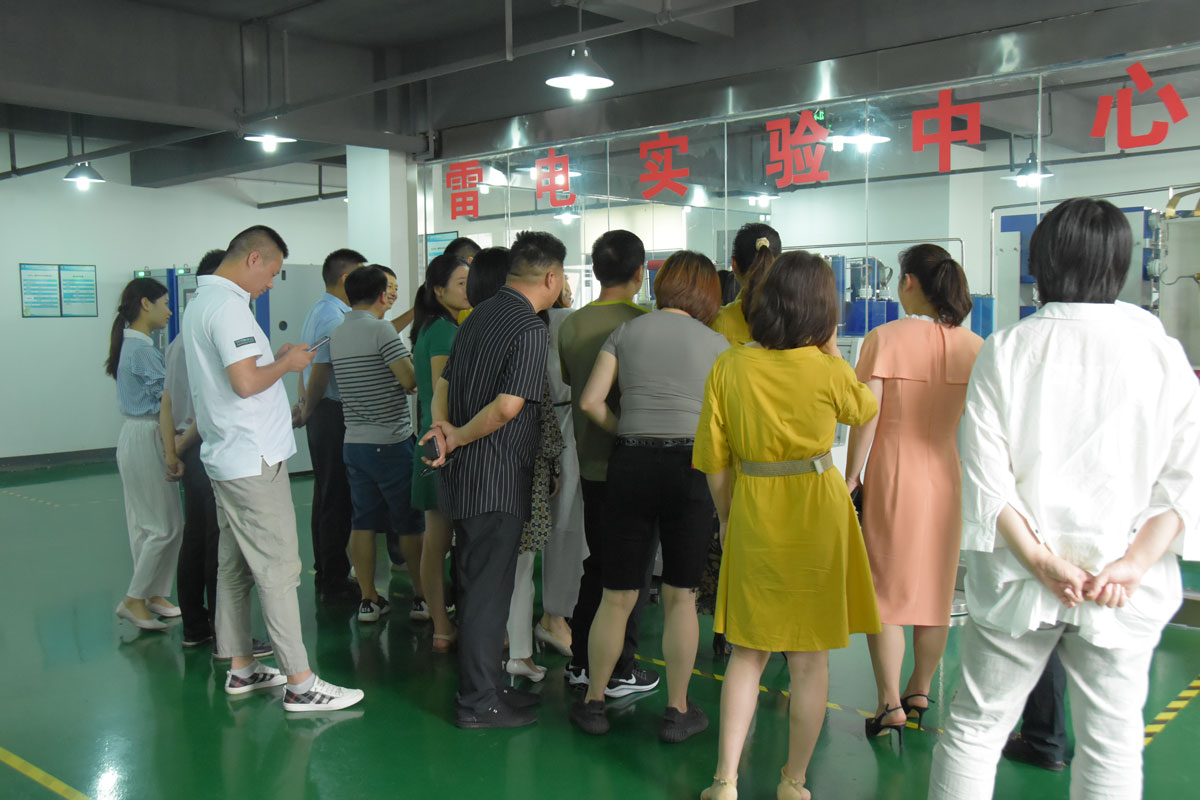 瑞士维多利亚大学MBA15-16班同学莅临荣耀体育游戏平台防雷考察交流
