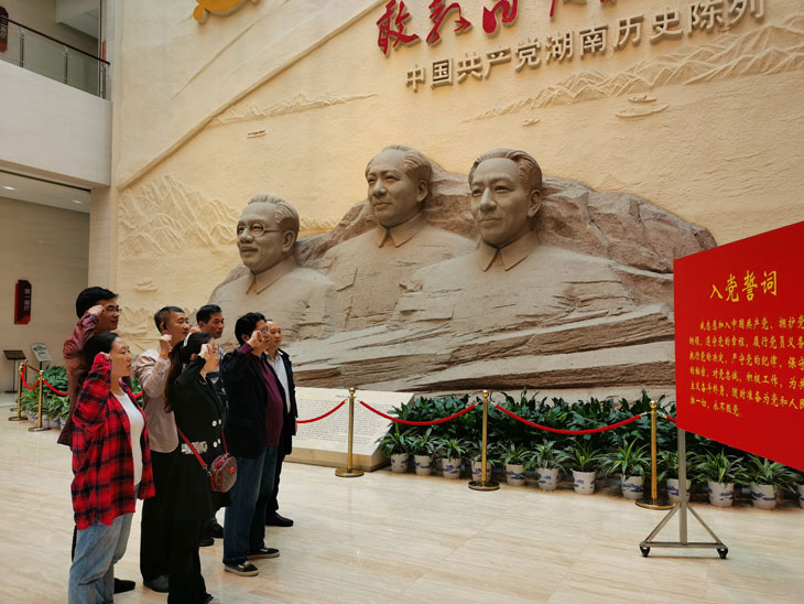 荣耀体育游戏平台动态丨不忘初心 牢记使命 主题党日活动