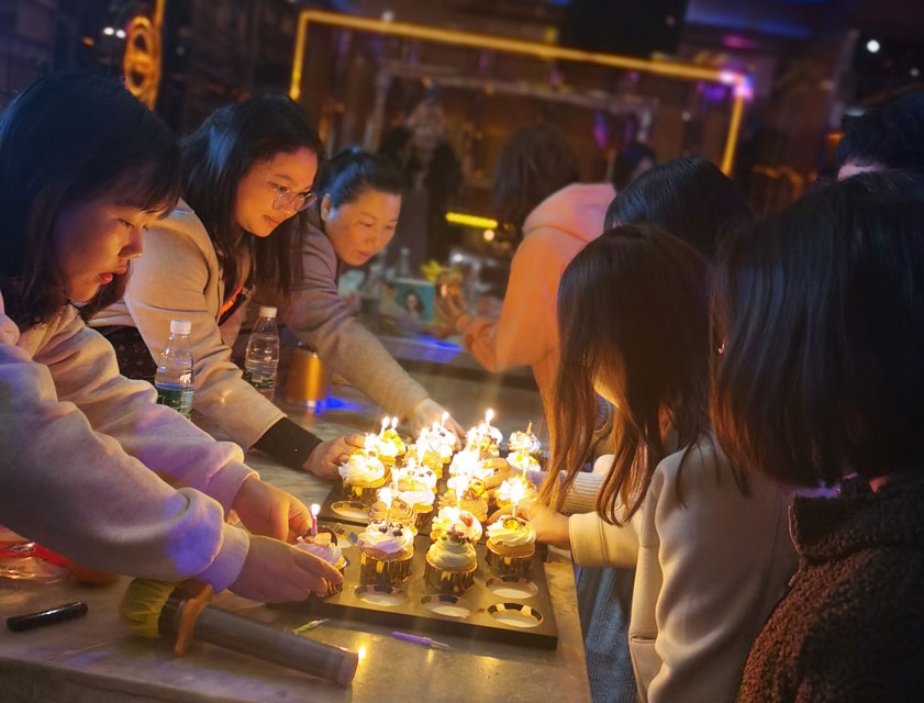 HIGH唱KTV！——荣耀体育游戏平台防雷第一期员工生日会