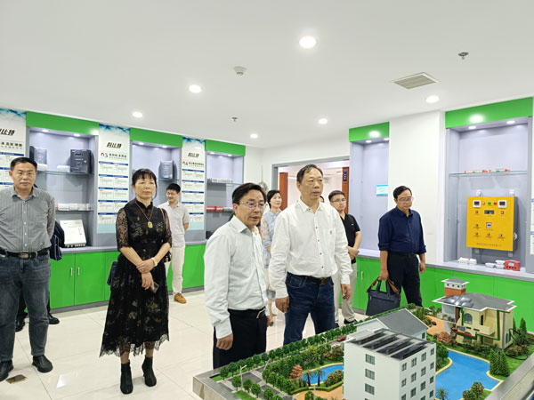湖南省政协副主席、民建湖南省委会主委赖明勇莅临荣耀体育游戏平台走访调研